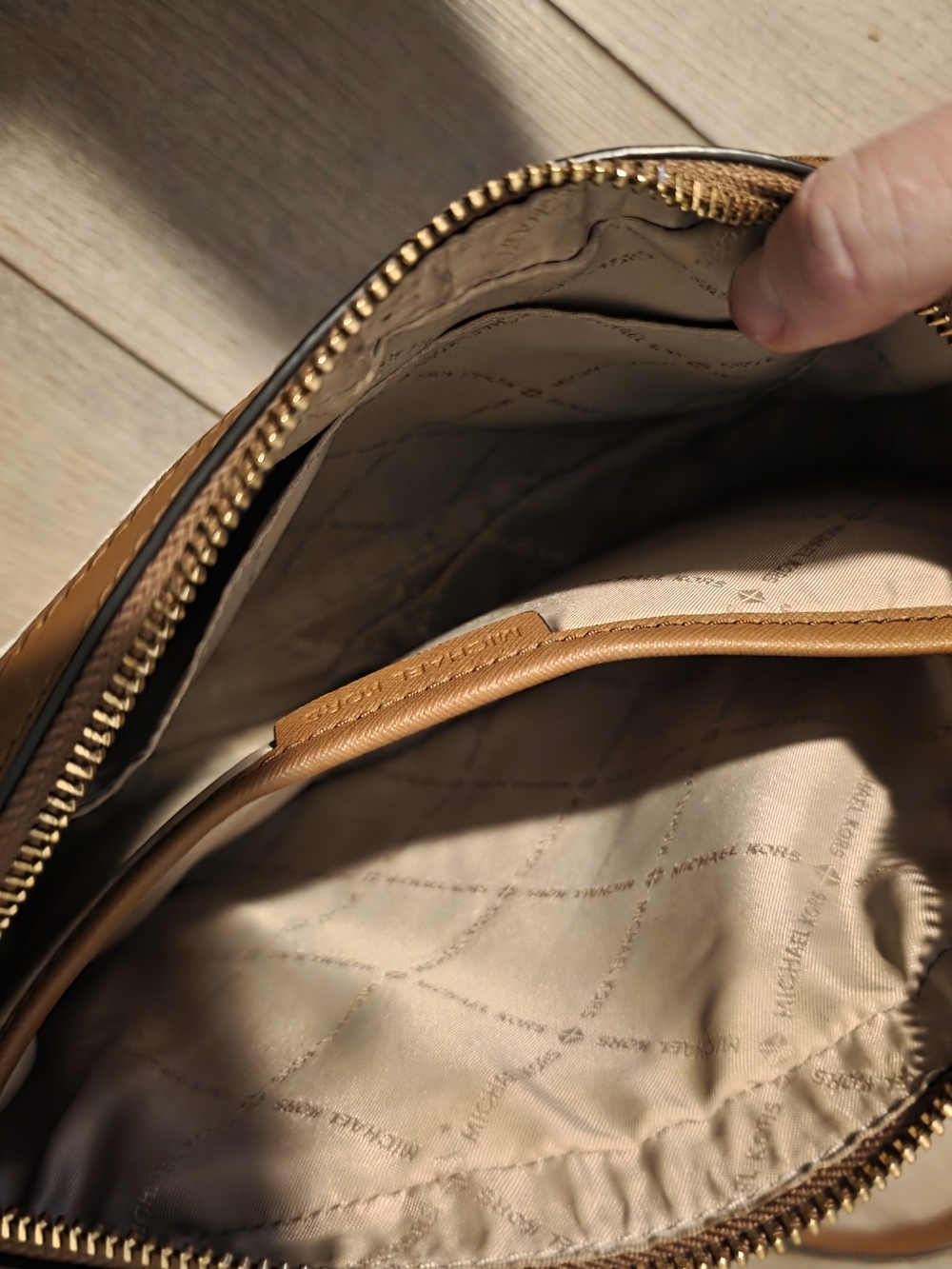 Michael Kors Jet Set Signature Small Crossbody Bag in Vanilla Brown - Picture 3 of 5